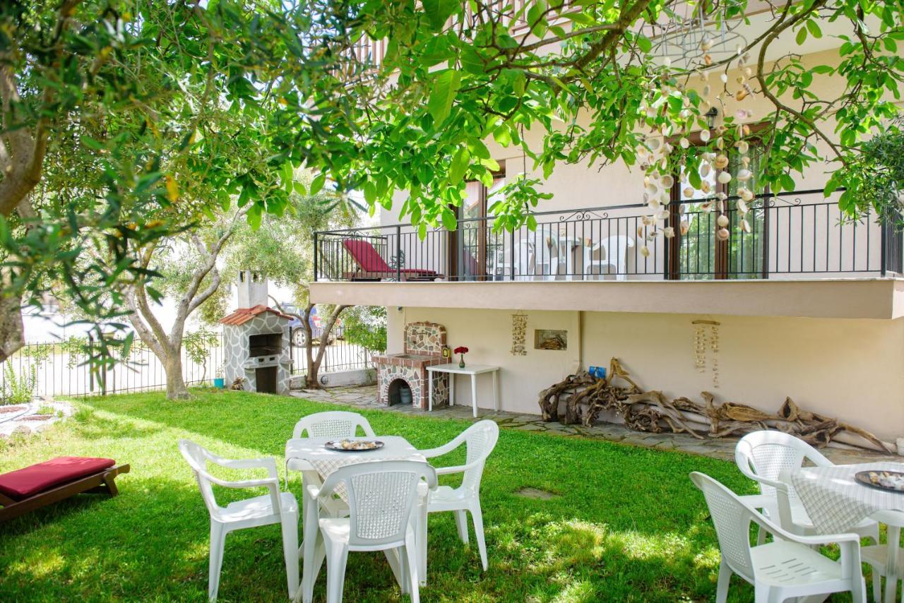 Dili Apartments Ierissos Exterior photo