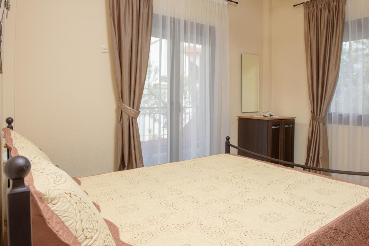 Dili Apartments Ierissos Exterior photo